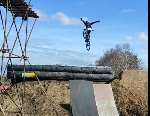 Ivo Mádr @dirt._.by._.ivo další tvář Isodrinků