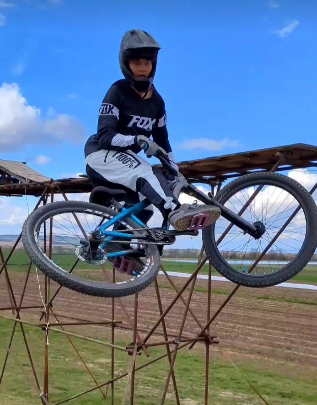 Ivo Mádr @dirt._.by._.ivo další tvář Isodrinků